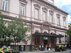 Hospital Italiano de Buenos Aires originally served the Italian Argentine community.
