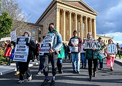 Workers rallying at the Philadelphia Museum of Art
