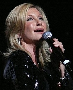 Olivia Newton-John singing in Sydney in 2008