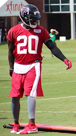 Adams at training camp with the Atlanta Falcons in 2015