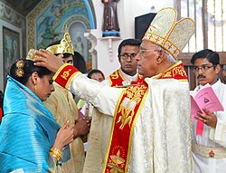 East Syrian Rite wedding crowning celebrated by a bishop of the Syro-Malabar Catholic Church in India, one of the 23 Eastern Catholic Churches in full communion with the pope and the Catholic Church
