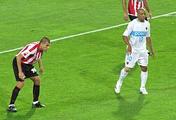Denílson of Pohang Steelers (right) against Estudiantes in the semi-finals