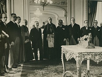 Cardinal Secretary of State Pacelli with Brazilian president Getúlio Vargas (at Pacelli's right shoulder) and other dignitaries in Rio de Janeiro, 1934