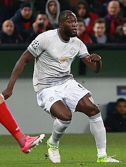 Lukaku playing for Manchester United in 2017