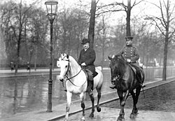 Bernhard Fürst von Bülow (left) at Berlin's Tiergarten