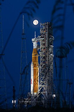 SLS of Artemis I on the launch pad with the Moon, its payload destination