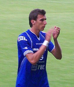 Mandžukić playing for Dinamo Zagreb in July 2008
