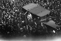An admiring East End crowd gathers to witness the arrival of Mahatma Gandhi, 1931
