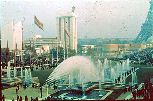 Spanish flag marking the place of exhibition of Picasso's painting Guernica in Paris during the World Expo in 1937 (Agfacolor).