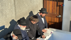 Milei (center) praying at the grave of Menachem Mendel Schneerson on 27 November 2023
