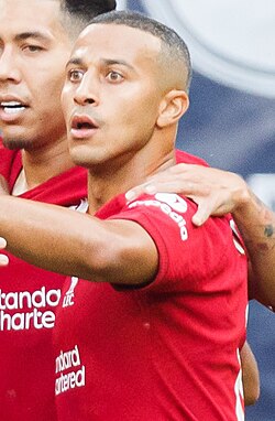Thiago playing for Liverpool in 2022