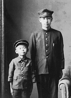 Kiyosi Itô (right) with his brother Seizō Itō in 1937. Seizō later became a mathematician.