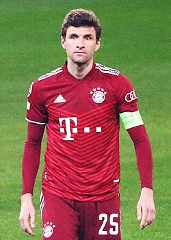 Müller playing for Bayern Munich in 2022