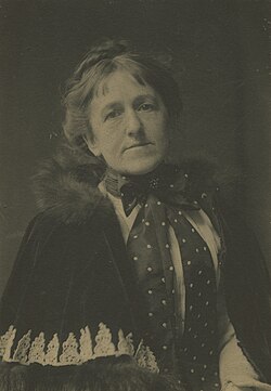 Gertrude Käsebier, c. 1900, platinum print by Samuel H. Lifshey, Department of Image Collections, National Gallery of Art Library, Washington, D.C.