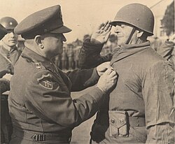 Turkish Brigade commander General Tahsin Yazıcı receiving the Silver Star from Lieutenant General Walton Walker (15 December 1950)