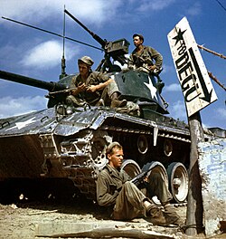 Crew of an US M24 Chaffee tank along the Nakdong River front, August 1950