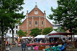 Flea market on the Place du Jeu de Balle/Vossenplein