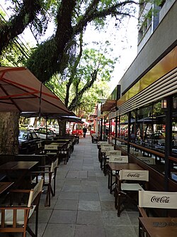 Pubs on Calçada da Fama during the day