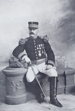 Sáenz-Peña in military uniform.