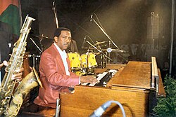 Jimmy Smith's use of the Hammond organ from the 1950s on gained commercial success and influenced other organists.