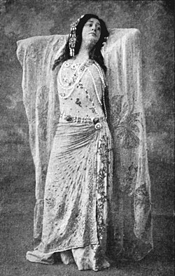 Margaret Matzenauer as Kundry. She made her unexpected debut in the role in 1912 at the New York Met.