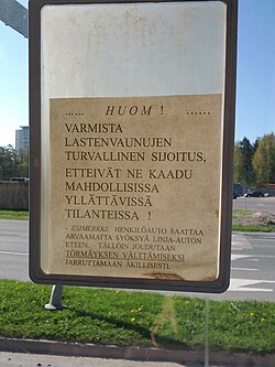 Finnish vowel harmony and case agreement exemplified by mahdollisissa yllättävissä tilanteissa ('in possible unexpected situations'): mahdollinen takes -ssa, yllättävä takes -ssä and tilanne, with a neutral vowel first but a back vowel second, takes -ssa.