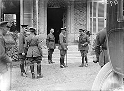 Haig (centre), King George V and General Rawlinson, GOC Fourth Army, at Querrieu, 1916.