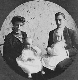 Eleanor and Franklin with their first two children, 1908