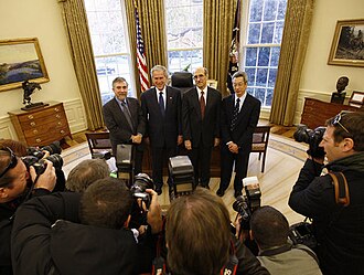 President George W. Bush poses for a photo with Nobel Prize winners Monday, Nov. 24, 2008, in the Oval Office. Joining President Bush from left are, Dr. Paul Krugman, Economics Prize Laureate; Dr. Martin Chalfie, Chemistry Prize Laureate; and Dr. Roger Tsien, Chemistry Prize Laureate.