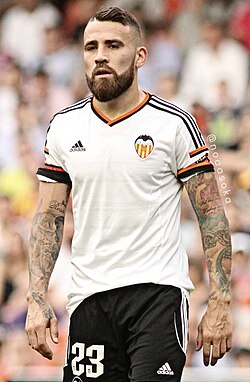 Otamendi with Valencia in 2015.