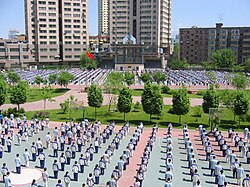 Students paying tribute for earthquake victims in Urumqi