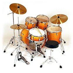 A five-piece kit for popular music, with one crash cymbal and no effects cymbals, complete with throne and sticks.