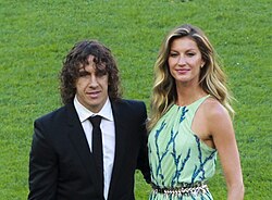Puyol at the 2014 FIFA World Cup Final, alongside supermodel Gisele Bündchen