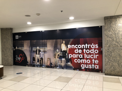 Voseo used on signage inside a shopping mall in Tegucigalpa, Honduras: En City sí encontrás de todo para lucir como te gusta ("At City you find everything to look how you like"). The tuteo equivalent would have been En City sí encuentras de todo para lucir como te gusta